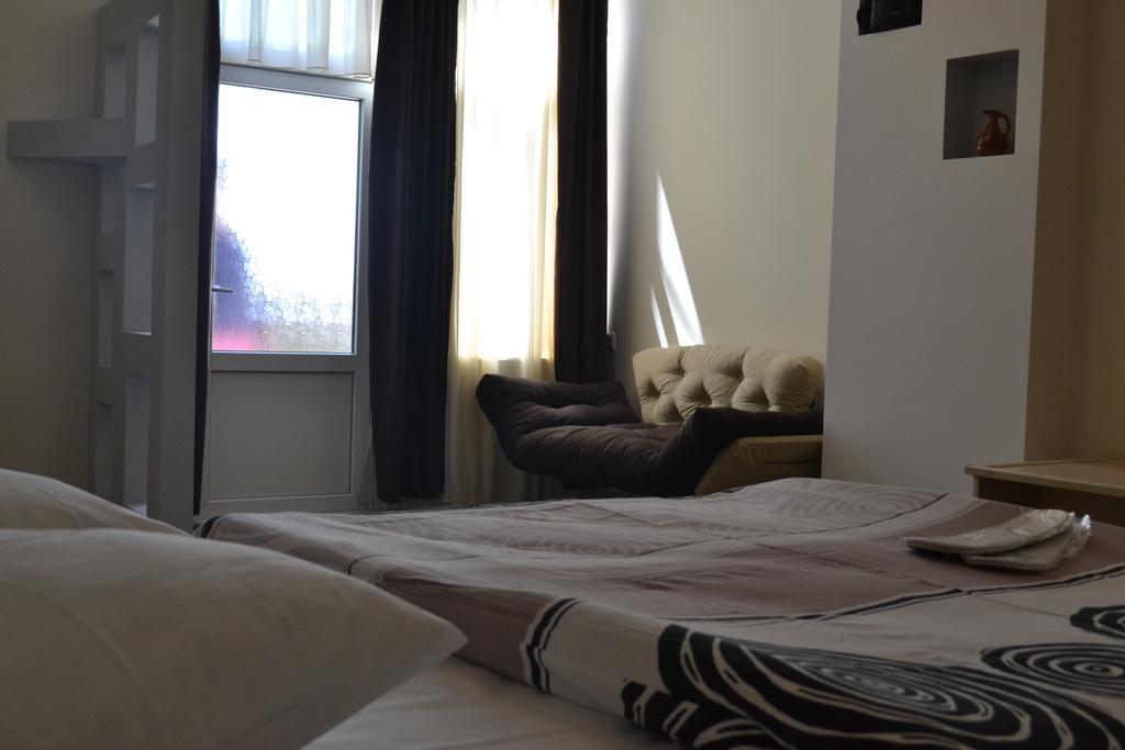 Family Apartment In Avlabari Тбилиси Экстерьер фото
